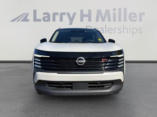 2t Wht Blk Roof 2025 Nissan Kicks SR