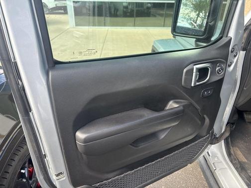 Silver Zynith Clearcoat 2023 Jeep Gladiator Sport