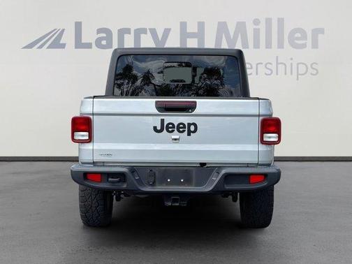 Silver Zynith Clearcoat 2023 Jeep Gladiator Sport