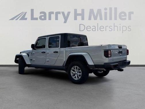 Silver Zynith Clearcoat 2023 Jeep Gladiator Sport
