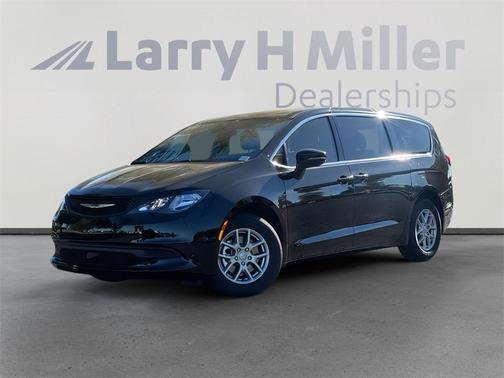 2026 Chrysler Voyager LX