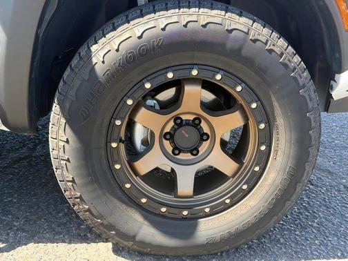 Glacier White 2024 Nissan Frontier PRO-4X