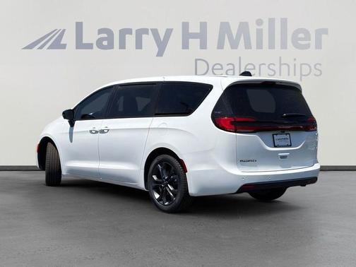 Bright White Clearcoat 2026 Chrysler Pacifica Select