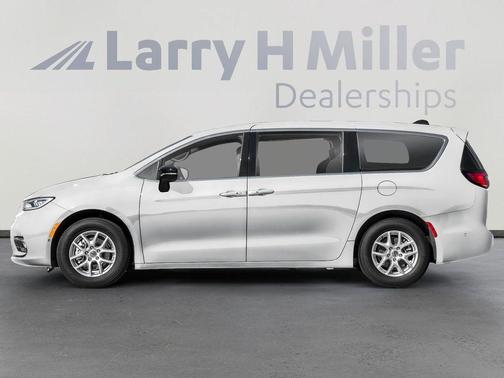 Bright White Clearcoat 2026 Chrysler Pacifica Select