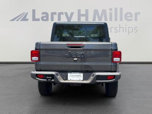 Granite Crystal Clearcoat Metallic 2026 Jeep Gladiator Sport