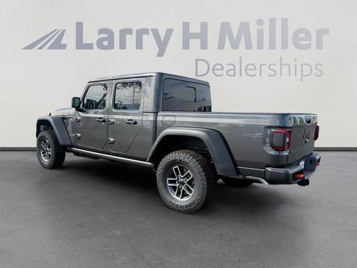 Granite Crystal Clearcoat Metallic 2026 Jeep Gladiator Mojave