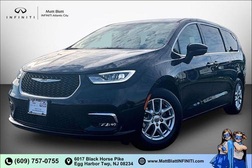 Diamond Black Crystal Pearlcoat 2024 Chrysler Pacifica Touring L