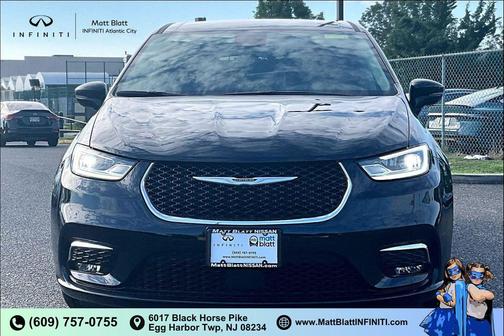 Diamond Black Crystal Pearlcoat 2024 Chrysler Pacifica Touring L