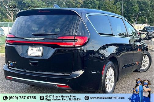 Diamond Black Crystal Pearlcoat 2024 Chrysler Pacifica Touring L