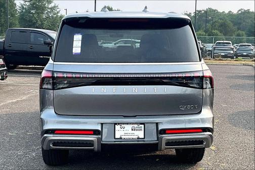 Dynamic Metal 2027 INFINITI QX80 Luxe