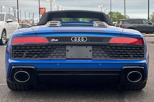 Ara Blue Crystal Effect/Black Roof 2023 Audi R8 V10 performance RWD S tronic