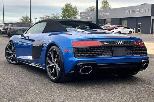 Ara Blue Crystal Effect/Black Roof 2023 Audi R8 V10 performance RWD S tronic