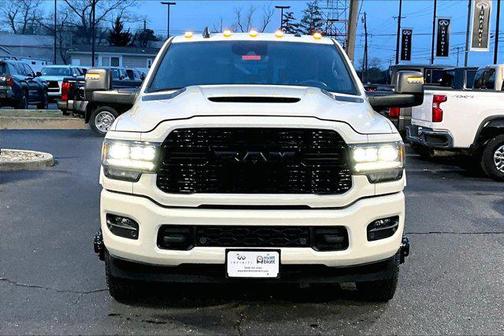 2024 RAM 3500 Limited Crew Cab 4x4 8' Box