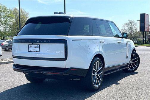 White 2024 Land Rover Range Rover P400 SE
