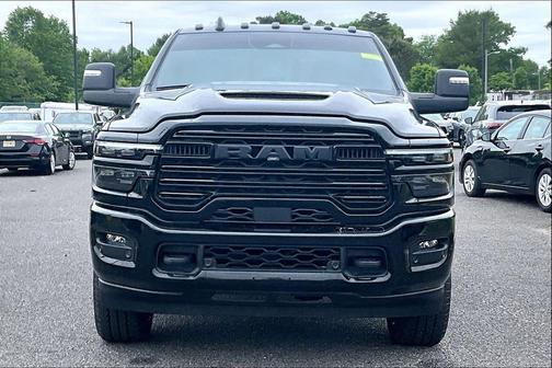 Diamond Black Crystal Pearlcoat 2026 RAM 2500 Laramie Crew Cab 4x4 6'4' Box