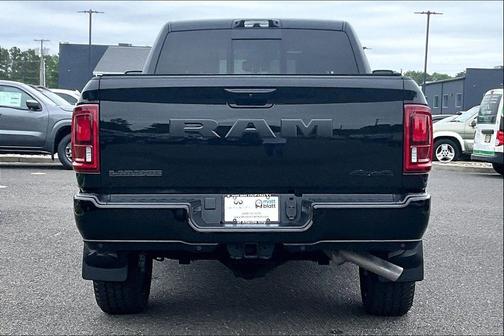Diamond Black Crystal Pearlcoat 2026 RAM 2500 Laramie Crew Cab 4x4 6'4' Box