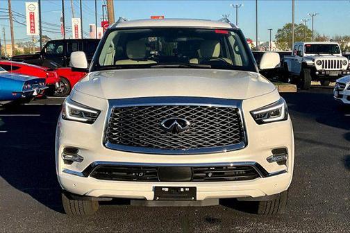 2022 INFINITI QX80 Luxe