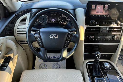 2022 INFINITI QX80 Luxe