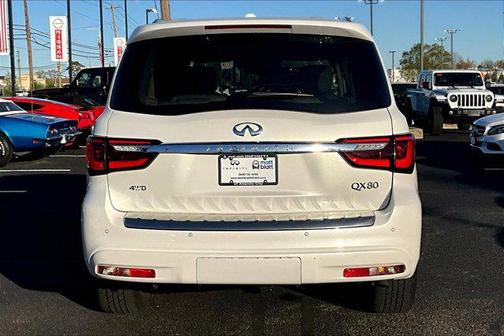 2022 INFINITI QX80 Luxe