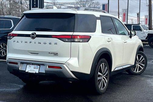 2023 Nissan Pathfinder Platinum 4WD