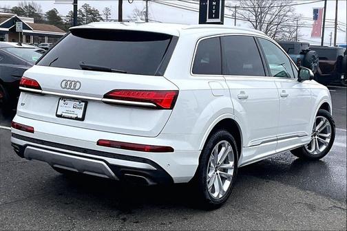 White 2025 Audi Q7 55 Premium Plus