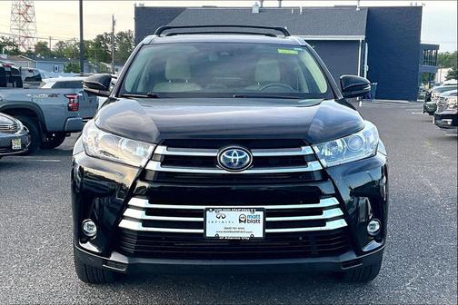 Midnight Black Metallic 2019 Toyota Highlander Hybrid Limited