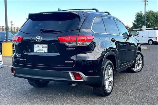 Midnight Black Metallic 2019 Toyota Highlander Hybrid Limited