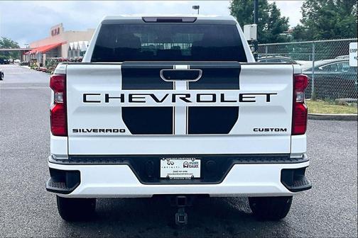 Summit White 2022 Chevrolet Silverado 1500 Custom