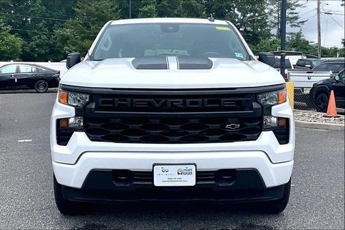 Summit White 2022 Chevrolet Silverado 1500 Custom