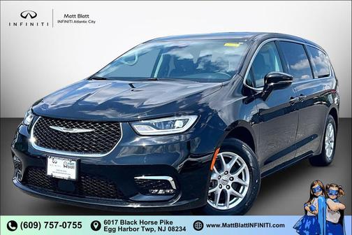 Diamond Black Crystal Pearlcoat 2024 Chrysler Pacifica Touring L