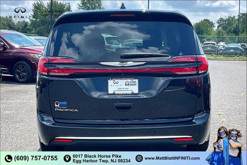 Diamond Black Crystal Pearlcoat 2024 Chrysler Pacifica Touring L