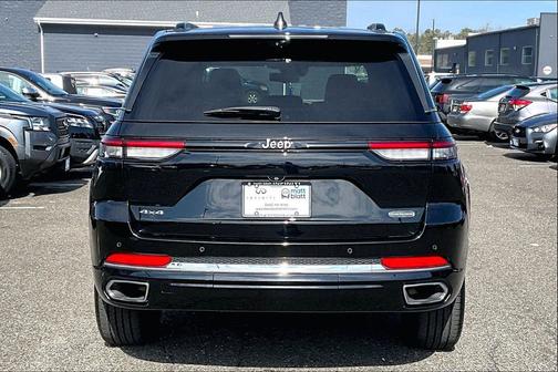 Diamond Black Crystal Pearlcoat 2022 Jeep Grand Cherokee Overland
