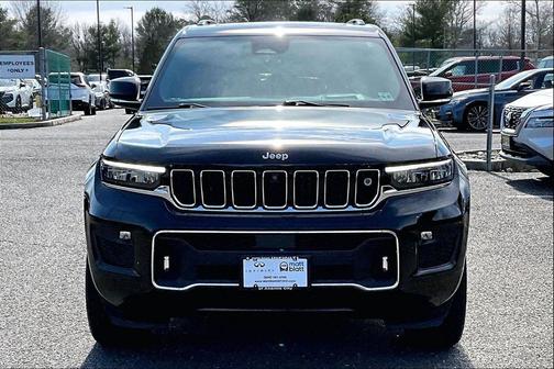 Diamond Black Crystal Pearlcoat 2022 Jeep Grand Cherokee Overland