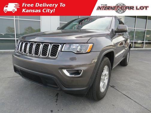 Photo 3 of 48 of 2017 Jeep Grand Cherokee Laredo