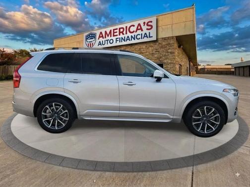 Silver 2018 Volvo XC90 T5 Momentum