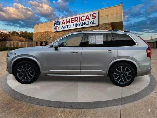Silver 2018 Volvo XC90 T5 Momentum