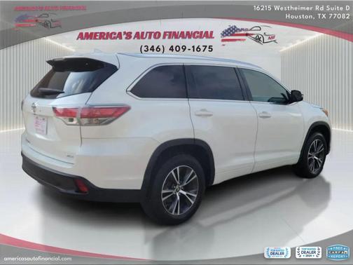 White 2016 Toyota Highlander XLE