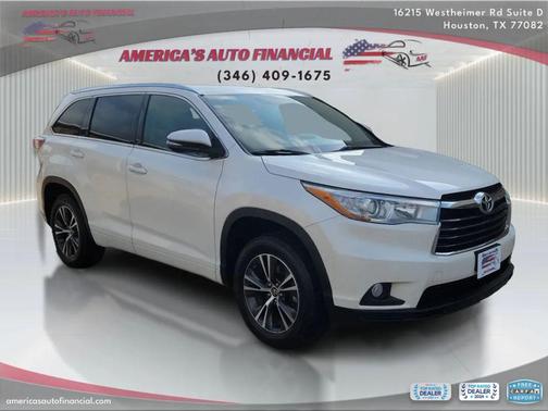 White 2016 Toyota Highlander XLE