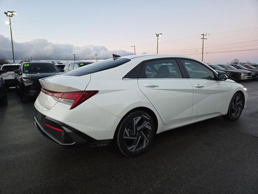 2025 Hyundai ELANTRA SEL