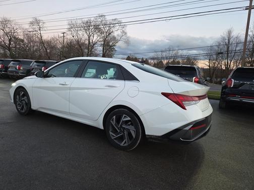 2025 Hyundai ELANTRA SEL