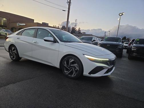 2025 Hyundai ELANTRA SEL
