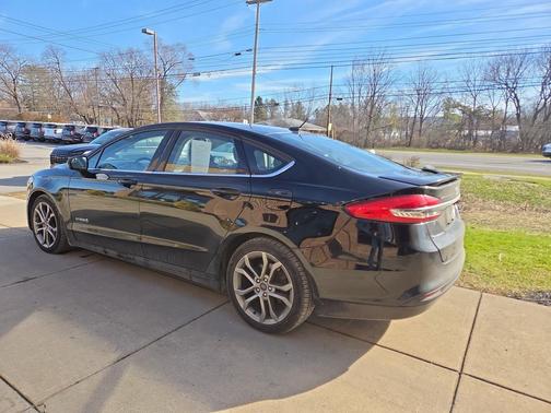2017 Ford Fusion Hybrid SE