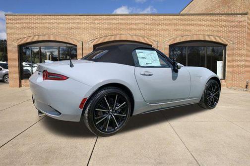 Aero Gray Metallic 2025 Mazda MX-5 Miata Grand Touring