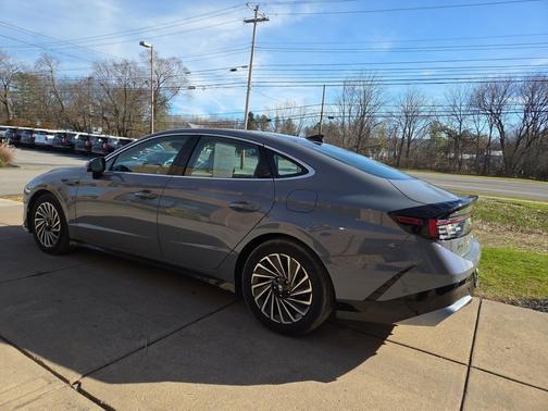 2024 Hyundai SONATA Hybrid Limited