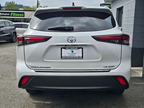 Wind Chill Pearl 2024 Toyota Highlander LE