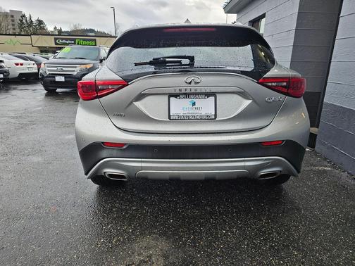 2017 INFINITI QX30 Premium