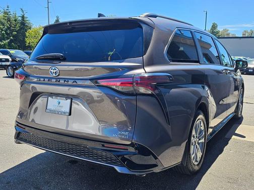 Predawn Gray Mica 2022 Toyota Sienna XSE 7 Passenger
