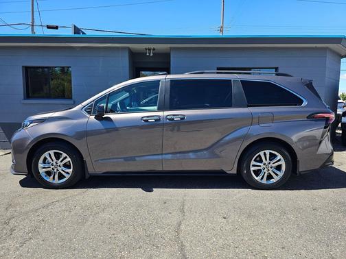 Predawn Gray Mica 2022 Toyota Sienna XSE 7 Passenger