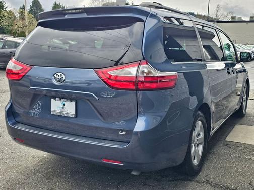 2017 Toyota Sienna LE