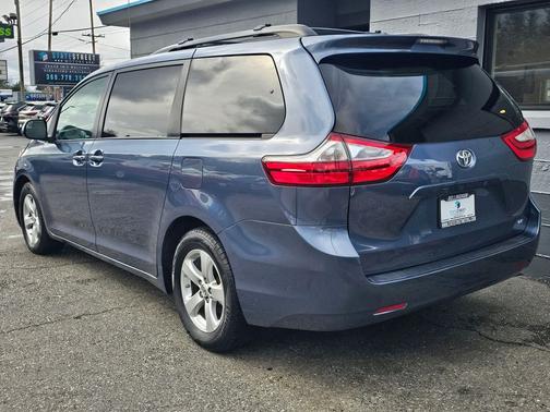 2017 Toyota Sienna LE